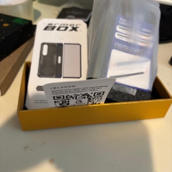 i-Blason iPhone 14 - iPhone 13 Case with Built-in Screen Protector Armorbox - Picture 15 of 15